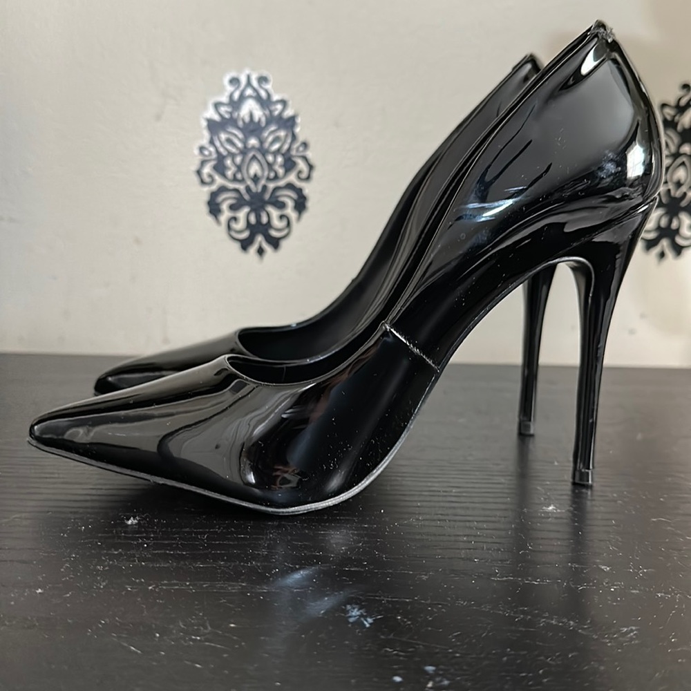 Daisie BLK Patent 8.5